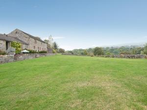 A garden outside Henrys Haunt 