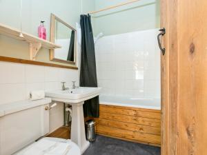 A bathroom at Priest Hill 