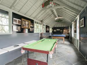 A pool table at Henrys Haunt 
