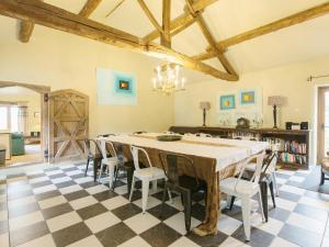 A restaurant or other place to eat at Cokaynes 