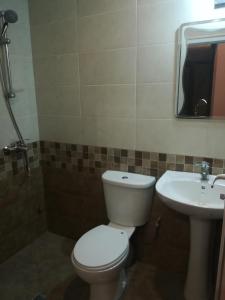 Koupelna v ubytování La'Rooms + 23 fotografií