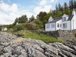 The building where the vacation home is located 