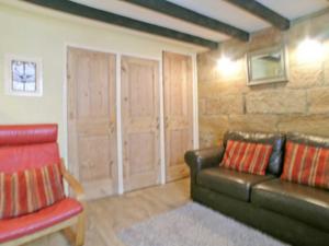 A seating area at Pilgrim Cottage 