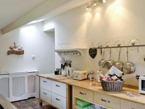 A kitchen or kitchenette at Brookwood 