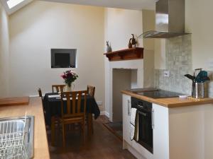 A kitchen or kitchenette at The Bothy 