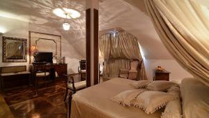 TV a/nebo společenská místnost v ubytování Scala Boutique-Hotel