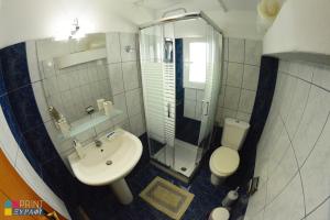 Gallery image of The L Studio in Néa Péramos +21 photos