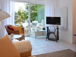 a living room with a couch and a tv at Relax in Homberg
