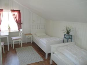 Tempat tidur dalam kamar di Munkebergs Stugor & Vandrarhem