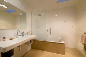 Et badeværelse på Daisy Bank Cottages + 55 billeder