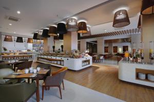 Restoran atau tempat makan lain di The Alana Hotel and Conference Sentul City by ASTON