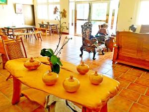 Uma área de estar em Jiang Shui Village B&B
