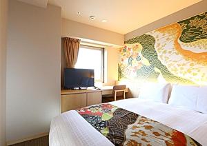 Posteľ alebo postele v izbe v ubytovaní Hotel Wing International Premium Kanazawa Ekimae