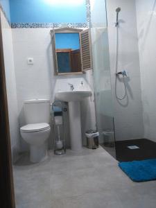 Koupelna v ubytování Apartamentos Calanda
