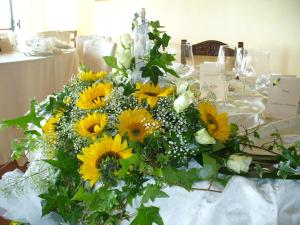 a bouquet of yellow flowers on a table at Agriturismo La Casella in San Terenziano