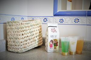een zak melk en twee glazen sinaasappelsap bij Siamoformentera Valentina in Sant Francesc Xavier