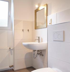 Ένα μπάνιο στο Apartment in musikalischem Haus