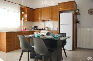 A kitchen or kitchenette at Chania Lissosaparments