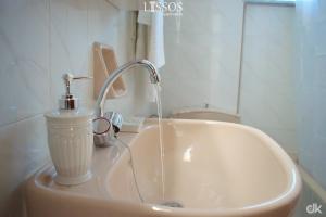 A bathroom at Chania Lissosaparments