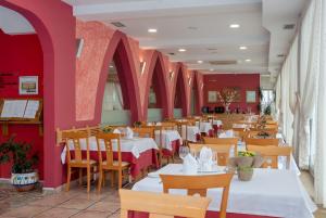 Restaurace v ubytování Hotel La Terraza De Puente Viesgo