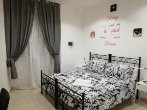 A bed or beds in a room at ImeraRooms