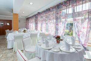 Restaurace v ubytování Hotel La Terraza De Puente Viesgo