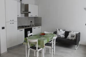 A kitchen or kitchenette at casa stefania