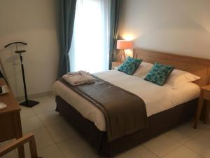 a bedroom with a large bed with a window at Domitys La Palombine in Saint-Raphaël