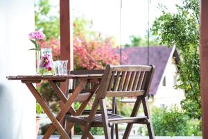 Ein Garten an der Unterkunft Qi Gong Haus
