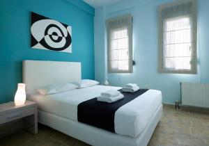 Postel nebo postele na pokoji v ubytování Aeolis Apartments & Studios
