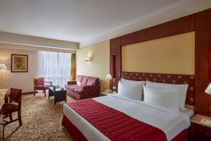 Postel nebo postele na pokoji v ubytování Safir Hotel Cairo