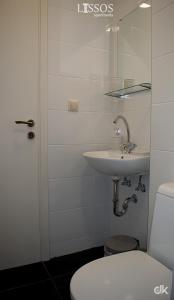 A bathroom at Chania Lissosaparments