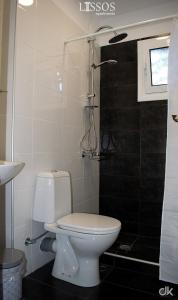 A bathroom at Chania Lissosaparments