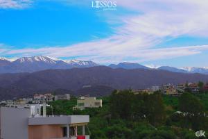 A general mountain view or a mountain view taken from Az apartmant