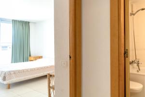 Kúpeľňa v ubytovaní Sistach Rentals Apartaments Sol 304 & 404