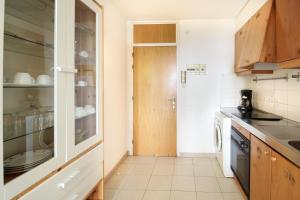 Kuchyňa alebo kuchynka v ubytovaní Sistach Rentals Apartaments Sol 304 & 404