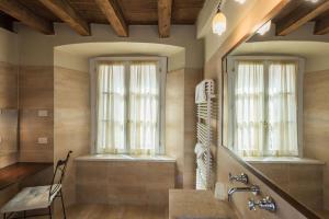 Ett badrum på Hotel Piazza Vecchia