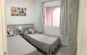 A bed or beds in a room at Billy's Las Rocas Apt Playa de Mogan with pool access