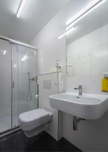 Ένα μπάνιο στο Hotel White Lion +22 φωτογραφίες