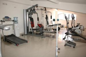 Fitness centrum a/nebo fitness zařízení v ubytování Villa Sparadise