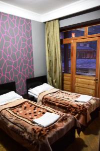 Postel nebo postele na pokoji v ubytování Daeli Hotel