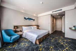 Voodi või voodid majutusasutuse Q-Box Hotel Shanghai Sanjiagang -Offer Pudong International Airport and Disney shuttle toas