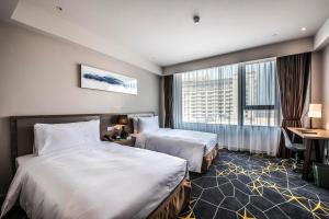 Voodi või voodid majutusasutuse Q-Box Hotel Shanghai Sanjiagang -Offer Pudong International Airport and Disney shuttle toas