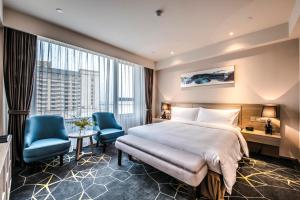 Voodi või voodid majutusasutuse Q-Box Hotel Shanghai Sanjiagang -Offer Pudong International Airport and Disney shuttle toas