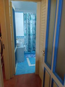 a bathroom with a sink and a shower curtain at Appartamento Residence Costa D'Amalfi in Minori