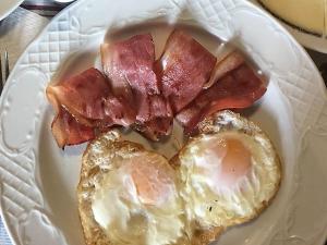 Možnosti snídaně pro hosty v ubytování Hostal Mont Royal