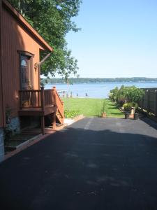 Gallery image of Serenity On The Lake in Auburn