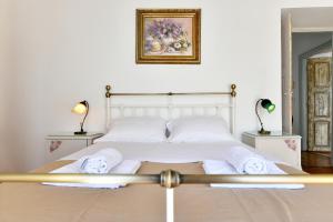 A bed or beds in a room at 16thCentury