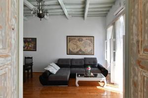 A seating area at 16thCentury