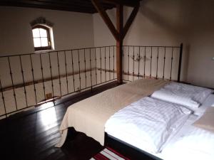 Łóżko lub łóżka w pokoju w obiekcie Apartamenty Za Murem